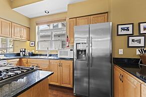 Old Town Retreat 5 Bedroom Home by RedAwning