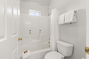 Old Town Retreat 5 Bedroom Home by RedAwning