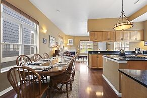 Old Town Retreat 5 Bedroom Home by RedAwning