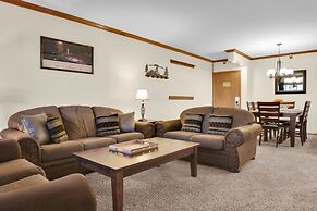 Park Station 214 2 Bedroom Condo by RedAwning