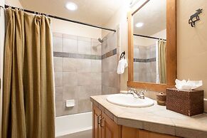 Town Pointe A202 3 Bedroom Condo by RedAwning