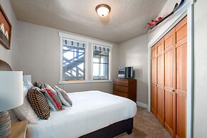 Town Pointe A202 3 Bedroom Condo by RedAwning