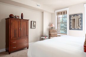 Town Pointe A202 3 Bedroom Condo by RedAwning