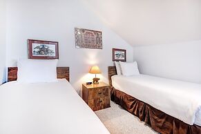 Snow Flower 152 2 Bedroom Condo by RedAwning