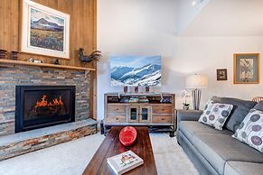 Snow Flower 152 2 Bedroom Condo by RedAwning