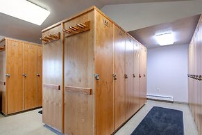 Snow Flower 154 2 Bedroom Condo by RedAwning