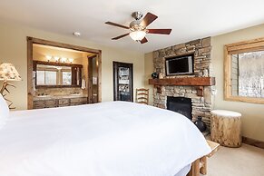 Snow Flower 026 2 Bedroom Condo by RedAwning