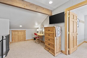 Snow Flower 072 1 Bedroom Condo by RedAwning