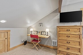 Snow Flower 072 1 Bedroom Condo by RedAwning