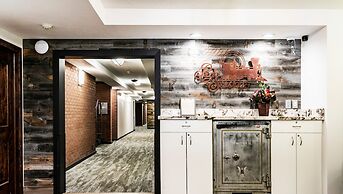 Park Station 111 1 Bedroom Condo by RedAwning