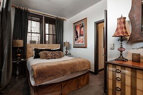 Lift Lodge 102 3 Bedroom Condo by RedAwning