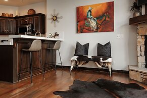 Lift Lodge 102 3 Bedroom Condo by RedAwning