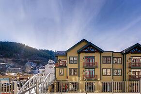 Lift Lodge 102 3 Bedroom Condo by RedAwning