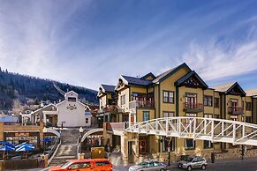 Lift Lodge 102 3 Bedroom Condo by RedAwning