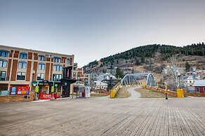 Lift Lodge 102 3 Bedroom Condo by RedAwning