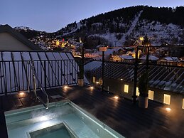 Lift Lodge 102 3 Bedroom Condo by RedAwning