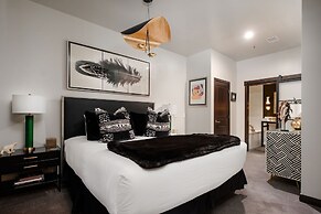 Lift Lodge 102 3 Bedroom Condo by RedAwning