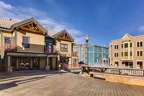 Lift Lodge 102 3 Bedroom Condo by RedAwning