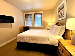 Town Pointe B203 3 Bedroom Condo by RedAwning