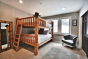 Aspen Hollow 6 5 Bedroom Townhouse by RedAwning