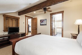 Snow Flower 076 4 Bedroom Condo by RedAwning