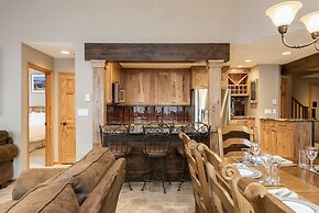 Snow Flower 158 3 Bedroom Condo by RedAwning