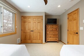 Snow Flower 158 3 Bedroom Condo by RedAwning