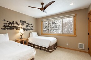 Snow Flower 158 3 Bedroom Condo by RedAwning