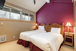 Snow Flower 158 3 Bedroom Condo by RedAwning