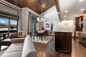 Lakeside 1629 3 Bedroom Townhouse by RedAwning