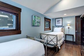 Lakeside 1629 3 Bedroom Townhouse by RedAwning