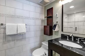 Lakeside 1629 3 Bedroom Townhouse by RedAwning