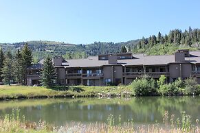 Lakeside 1629 3 Bedroom Townhouse by RedAwning