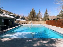 Lakeside 1629 3 Bedroom Townhouse by RedAwning