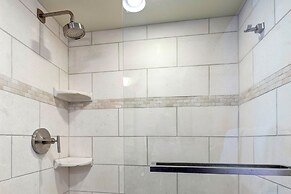 Lakeside 1629 3 Bedroom Townhouse by RedAwning