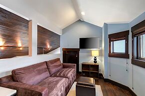 Lakeside 1629 3 Bedroom Townhouse by RedAwning