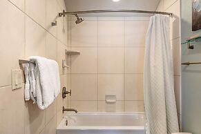 Lakeside 1629 3 Bedroom Townhouse by RedAwning