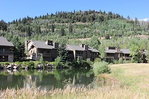 Lakeside 1629 3 Bedroom Townhouse by RedAwning