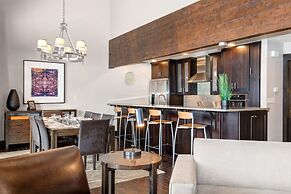 Lakeside 1629 3 Bedroom Townhouse by RedAwning