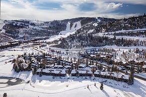 Lakeside 1629 3 Bedroom Townhouse by RedAwning