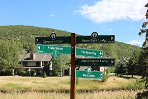 Lakeside 1629 3 Bedroom Townhouse by RedAwning