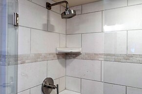 Lakeside 1629 3 Bedroom Townhouse by RedAwning