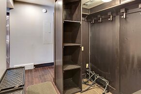 Lakeside 1629 3 Bedroom Townhouse by RedAwning