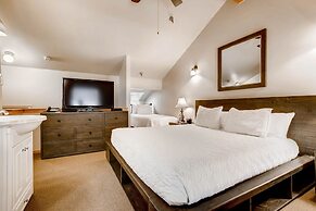 Powder Pointe 303b 1 Bedroom Condo by RedAwning