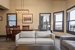 Empire Last Chair 4 Bedroom Townhouse by RedAwning