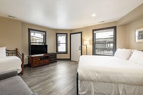 Empire Last Chair 4 Bedroom Townhouse by RedAwning