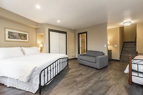 Empire Last Chair 4 Bedroom Townhouse by RedAwning