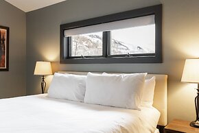 Empire Last Chair 4 Bedroom Townhouse by RedAwning