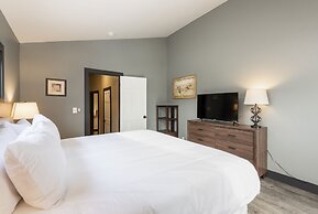 Empire Last Chair 4 Bedroom Townhouse by RedAwning