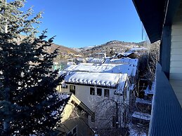 Empire Last Chair 4 Bedroom Townhouse by RedAwning